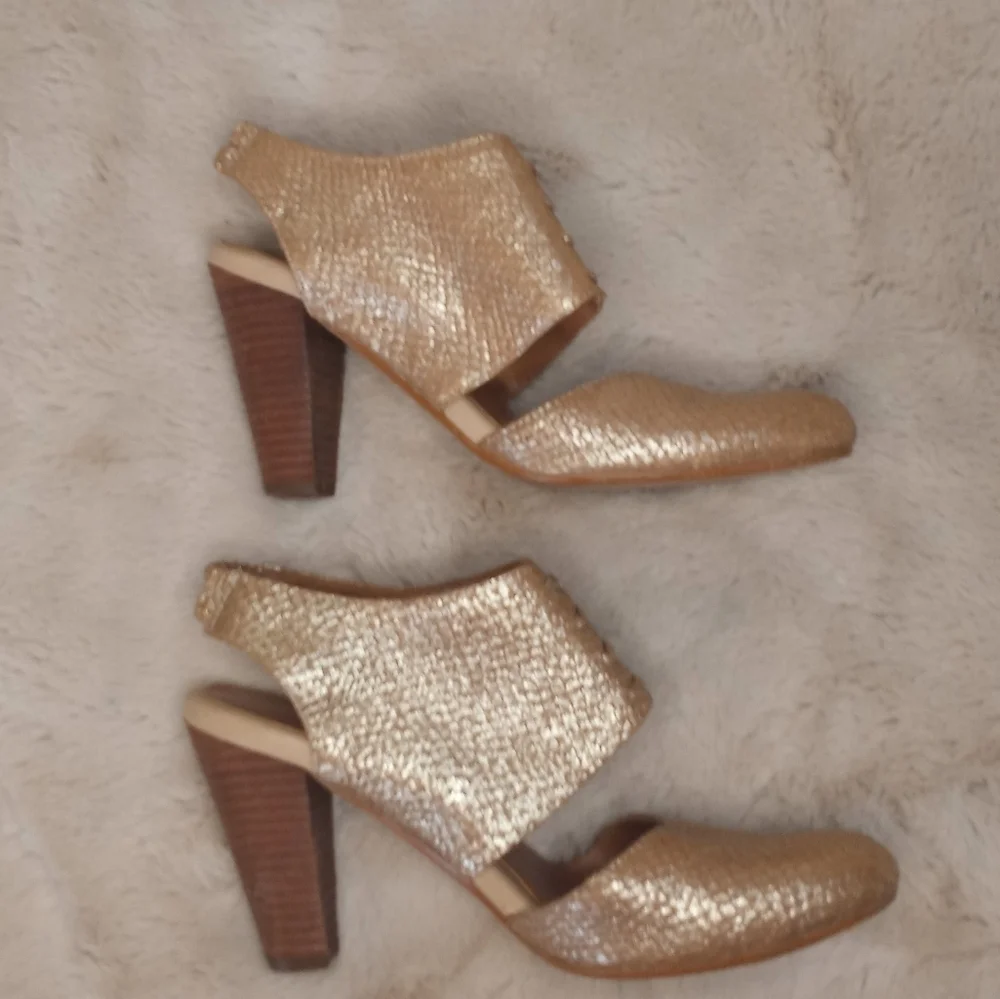Seychelles classic metallic
